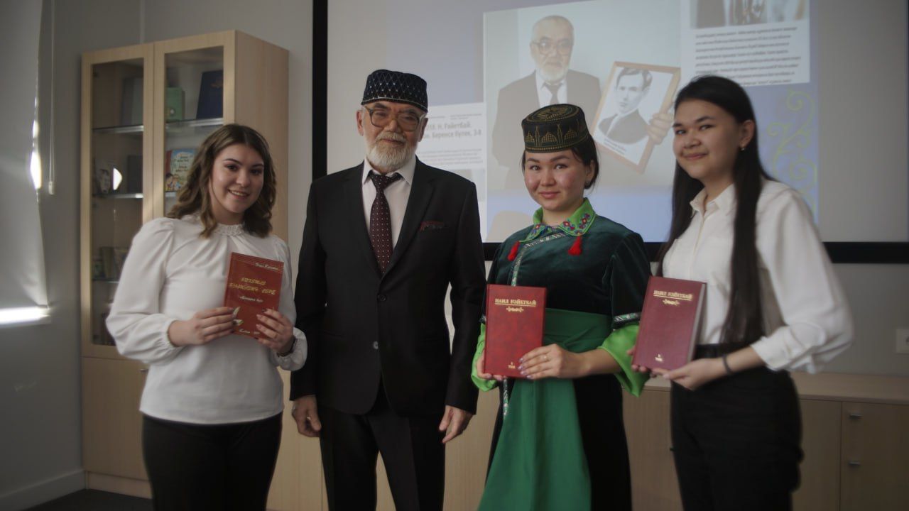 В гостях у студентов-филологов побывал известный писатель Наиль Гаитбаев