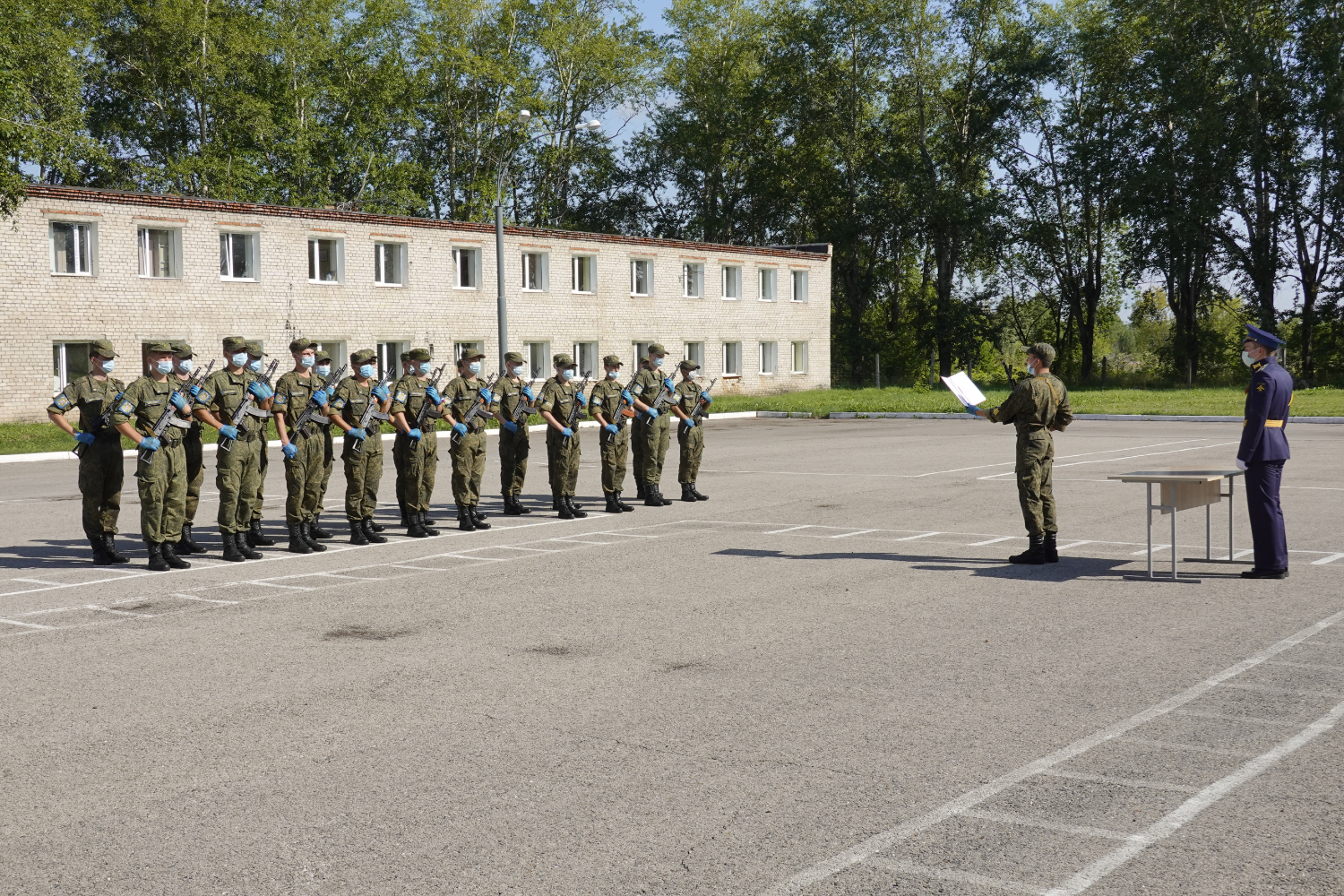 Студенты Военного учебного центра прошли курс молодого бойца