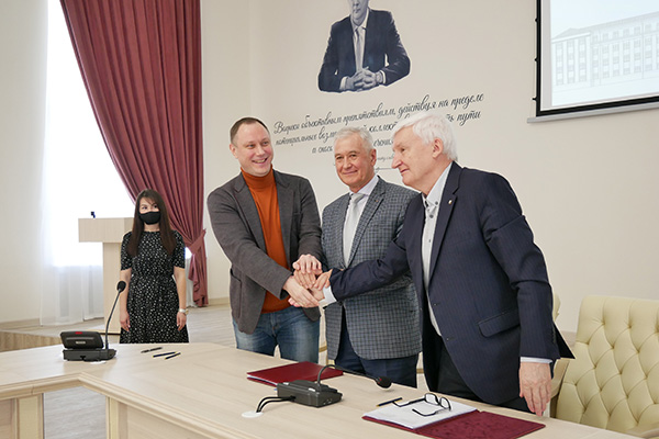 Подписан новый Коллективный договор между профсоюзами и администрацией УГАТУ